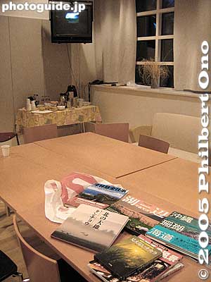 Photo books from Japan donated to Kuusamo Public Library. 日本からの写真集を現地の図書館へ寄贈。
This was our backstage lounge at Kuusamo Hall. Before donating a bunch of Japanese nature photo books to the [url=http://photoguide.jp/pix/displayimage.php?album=102&pos=59]Kuusamo public library[/url], I left them in this lounge where the other participating photographers could look at them during slide show breaks. Three of the books (and one DVD) were donated by the three photographers I introduced in my third slide show. The rest were bought and donated by me. The images following show what books I donated.

日本から持ってきた写真集をホールの控室に置いて他の参加者の写真家が拝見した。写真祭りが終わってからこれらの写真集をすべてクーサモ町の[url=http://photoguide.jp/pix/displayimage.php?album=102&pos=59]図書館[/url]へ寄贈しました。
Keywords: Finland Kuusamo nature photo