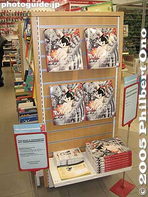 Manga display in Kuusamo bookstore　クーサモにもマンガ
Apparently, manga (comics from Japan) is popular even in Kuusamo. In English, we call this character Astro Boy. In Japanese, "Tetsuwan Atom."

クーサモの本屋さんにもマンガあり。
Keywords: Finland Kuusamo nature photo