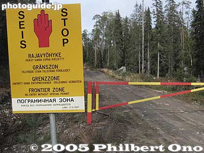 Border caution sign
Keywords: Finland Näränkä Närängänvaara