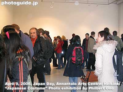 People crowding the photo exhibition room with "Japanese Costume" photos by Philbert Ono.
