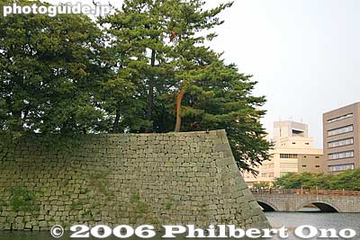 Keywords: fukui castle moat stone wall