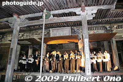 After the bell ringing, a large local choir sang Beethoven, including three professional soloists who sang for free.
Keywords: fukui obama barack hagaji temple 