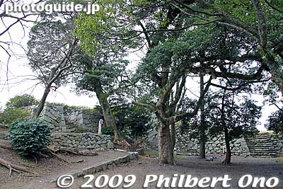Obama Castle remains. Only the stone foundation and a few stone walls remain. Obama Castle was built by Kyogoku Takatsugu in 1601 after he was awarded the Wakasa domain for his service during the Battle of Sekigahara.
Keywords: fukui obama castle 