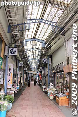 Inside Izumi-cho shopping arcade where they sell mostly seafood.
Keywords: fukui obama 
