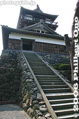 Steps to castle tower entrance.
Keywords: fukui sakai maruoka castle tower