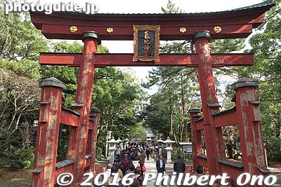 Kehi Shrine's torii is 11 m high. One of Japan's three most famous wooden toriis. The other two being Miyajima's Itsukushima Shrine in Hiroshima Pref. and Kasuga Shrine in Nara.
Keywords: fukui tsuruga kehi jingu shrine torii japanshrine