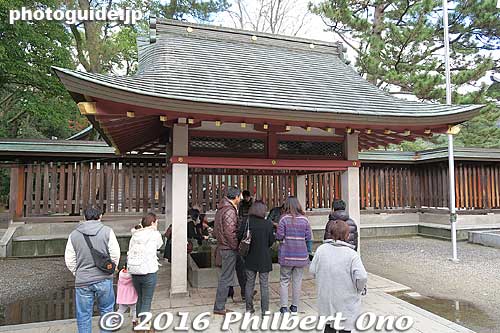 Purify your hands and mouth.
Keywords: fukui tsuruga kehi jingu shrine new year hatsumode