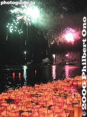Great match with the lit lanterns and fireworks.
Keywords: fukui tsuruga toro nagashi fireworks festival obon kehi no matsubara beach