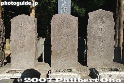 Byakkotai gravestones. Each one shows the name, age, and method of death called "jijin" (died with one's own sword 自刃).
Keywords: fukushima aizu-wakamatsu iimoriyama hill byakkotai white tiger graves tombs memorial