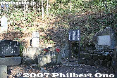 Grave of Iinuma Sadakichi, the only Byakkotai warrior who survived and told the story of this valiant teenage group.
Keywords: fukushima aizu-wakamatsu iimoriyama hill byakkotai white tiger graves tombs memorial