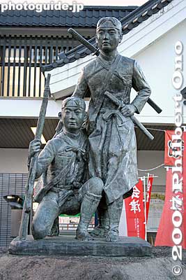 Byakkotai statue at Aizu-Wakamatsu Station
Keywords: fukushima aizu-wakamatsu train station