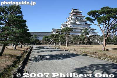 Keywords: fukushima aizuwakamatsu aizu-wakamatsu tsurugajo castle tower donjon pine tree matsu