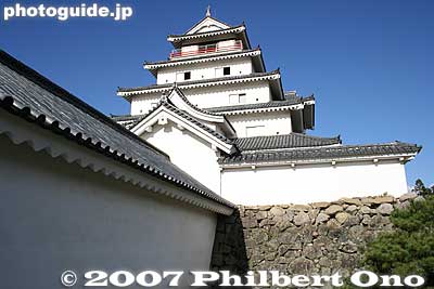 Hashiri Nagaya Longhouse connects to the castle tower.
Keywords: fukushima aizuwakamatsu aizu-wakamatsu tsurugajo castle tower donjon