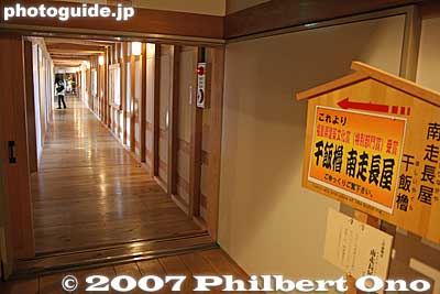 Inside the reconstructed Minami Hashiri Nagaya Longhouse. It is a long corridor with a few small storage rooms. 南走長屋
Keywords: fukushima aizuwakamatsu aizu-wakamatsu tsurugajo castle