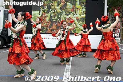 For a few hours, numerous dance groups performed in a contest. They even had a hula troupe dance, to my delight as I'm from Hawaii.
Keywords: fukushima waraji matsuri festival hula dancers