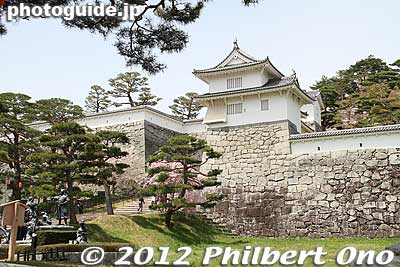 During the Edo Period, Nihonmatsu Castle was the residence of the Niwa clan who ruled Nihonmatsu. Approaching Kasumigajo Castle main entrance.
Keywords: fukushima nihonmatsu kasumigajo castle pine trees matsu