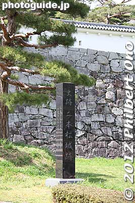 Marker for Nihonmatsu Castle.
Keywords: fukushima nihonmatsu kasumigajo castle pine trees matsu