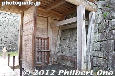 Behind Minowa Gate. 箕輪門
Keywords: fukushima nihonmatsu kasumigajo castle pine trees matsu