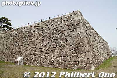 Nihonmatsu Castle's old stone wall originally built by Gamo Ujisato.
Keywords: fukushima nihonmatsu kasumigajo japancastle