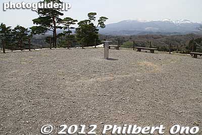 Stone foundation of the central tower or donjon.
Keywords: fukushima nihonmatsu kasumigajo castle honmaru stone walls