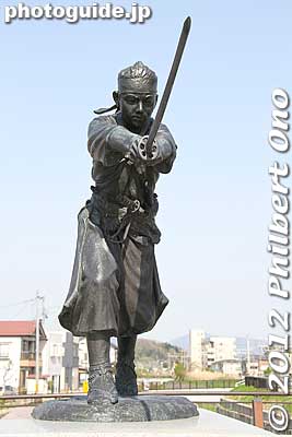 Statue of the Nihonmatsu Shonentai Teenage Corps who fought and died in the Boshin War, in front of Nihonmatsu Station, Fukushima.
Keywords: fukushima nihonmatsu japansculpture
