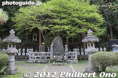 Graves of the Nihonmatsu Shonentai teenage samurai at Dairinji temple.
Keywords: fukushima nihonmatsu dairinji temple shonentai samurai graves