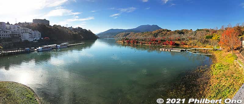 Enakyo is a scenic, gorge-like area along the Kiso River. Noted for cherry blossoms in spring, autumn colors in November, and unusual rock formations.
Keywords: gifu ena enakyo gorge