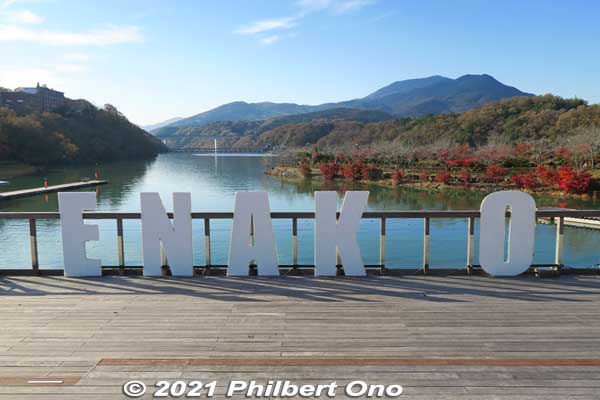 Most tourists visiting Enakyo will first arrive here, a short walk from the bus stop and parking lot. The "Y" is missing here. Maybe it was designed to have a human posing as the "Y" in a selfie.
Keywords: gifu ena enakyo gorge maple leaves autumn foliage