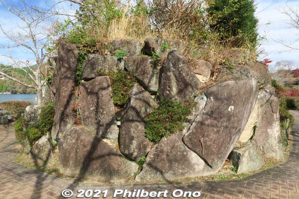 Rocks on the tip of Sazanami Park.
Keywords: gifu ena enakyo gorge maple leaves autumn foliage
