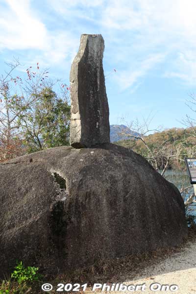 Tanka poem monument for poet Kitahara Hakushu.
Keywords: gifu ena enakyo gorge maple leaves autumn foliage