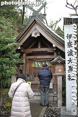 Keywords: gifu inaba shrine jinja kinkazan hatsumode new years