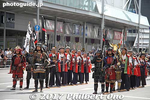 One highlight of the festival parade is this matchlock gun battalion. They stopped at the major intersections along the parade route and fired their guns.
Keywords: gifu nobunaga matsuri festival parade