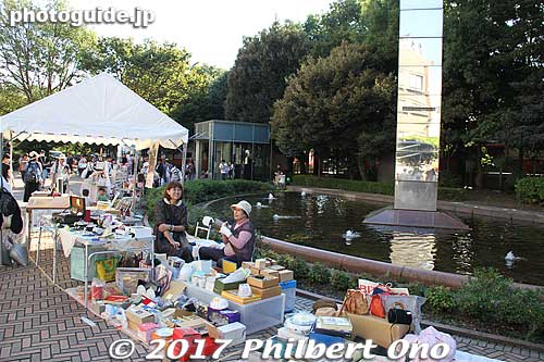 Flea market at a small park. 金公園、金公園噴水前広場
Keywords: gifu nobunaga matsuri festival