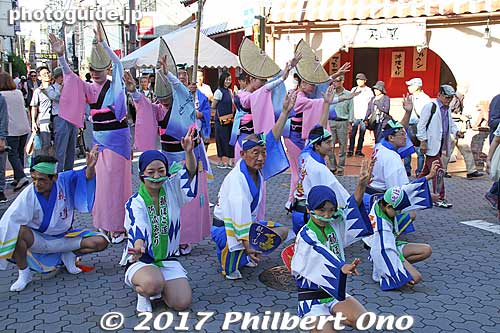 Awa Odori dance troupe from Nagoya also gave a street performance.
Keywords: gifu nobunaga matsuri festival dancers nagoya