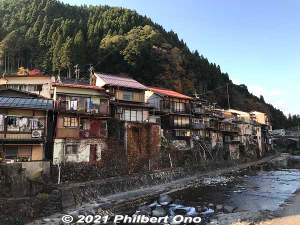 Homes along Kodara River.
Keywords: gifu gujo hachiman kitamachi kodara river