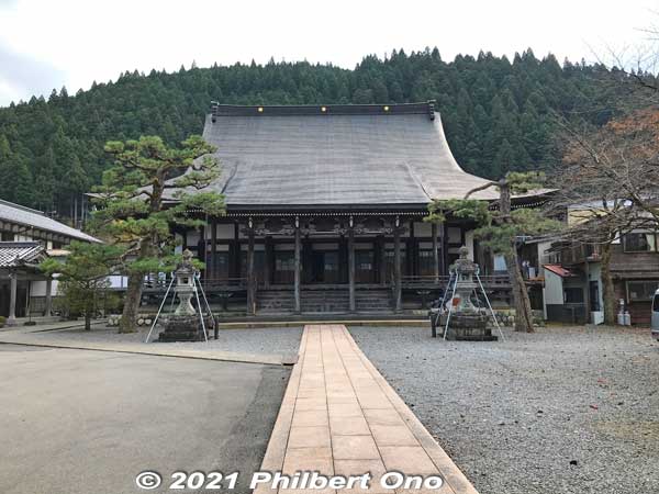  Ganrenji Temple, belonging to the Jodo Shinshu Otani Sect. 願蓮寺
Keywords: gifu Gujo Hachiman