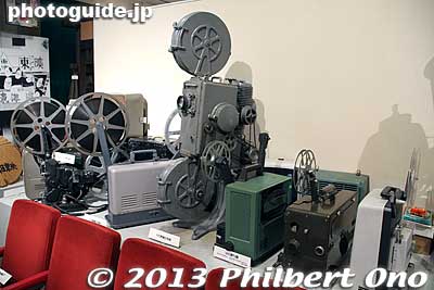 Old home movie projectors
Keywords: gifu hashima museum