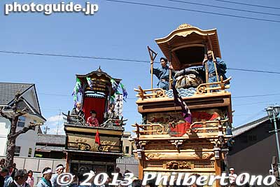 After all the floats finished performing, they started moving out to parade on other streets.
Keywords: gifu hashima takehana matsuri festival floats