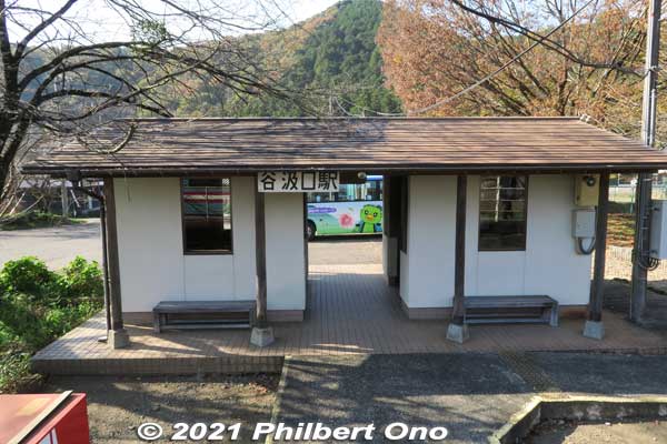 Tanigumiguchi Station, small little train station with no staff.
Keywords: gifu ibigawa tanigumi-san kegonji temple tendai Buddhist
