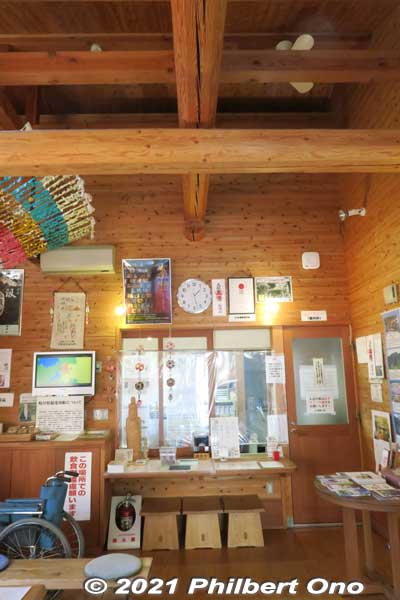 Inside Ibigawa Tourist Information Plaza. 揖斐川町観光プラザ
Keywords: gifu ibigawa tanigumi-san kegonji temple tendai Buddhist