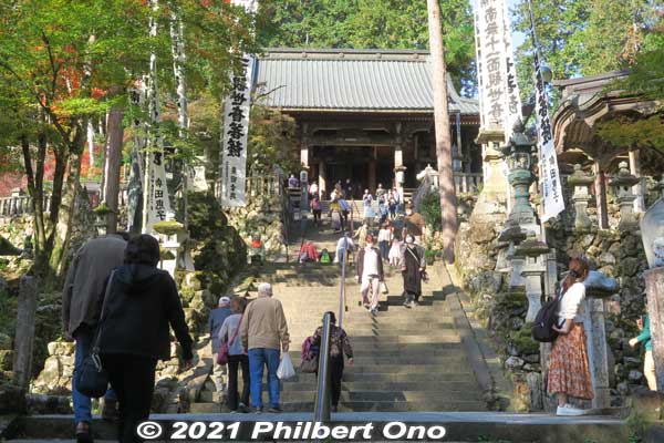Approaching the Hondo main hall.
Keywords: gifu ibigawa tanigumi-san kegonji temple tendai Buddhist