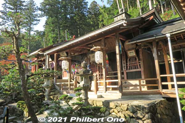 Oizurudo is where pilgrims who completed the 33-temple Saigoku pilgrimage offer their pilgrimage implements. (笈摺堂)
Keywords: gifu ibigawa tanigumi-san kegonji temple tendai Buddhist