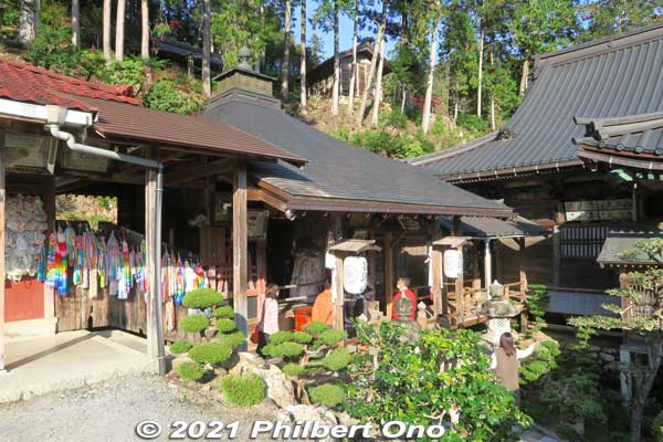 Oizurudo (笈摺堂)
Keywords: gifu ibigawa tanigumi-san kegonji temple tendai Buddhist