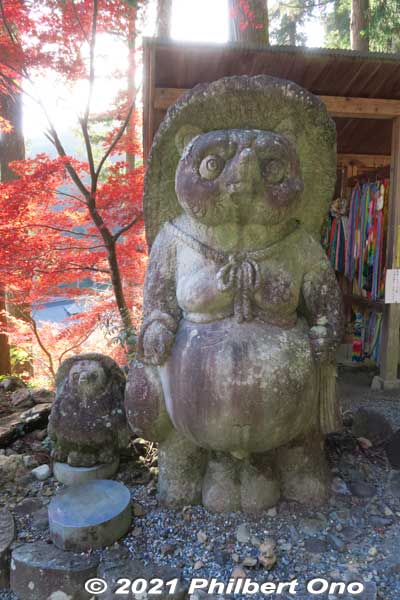 Tanuki statue
Keywords: gifu ibigawa tanigumi-san kegonji temple tendai Buddhist