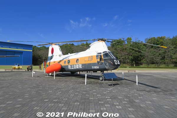 Kawasaki-Vertol KV-107IIA-4 helicopter that was used by the Japan Air Self-Defense Force from 1973 to 1995. 川崎 V107-Aヘリコプター
Keywords: gifu Kakamigahara Air Space Museum aviation