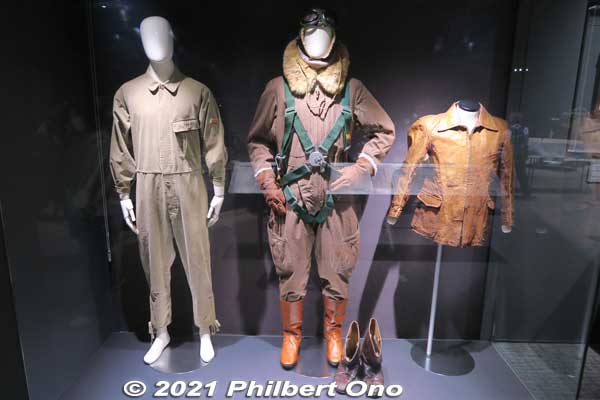 L-R: Aircraft mechanic's uniform, fighter pilot's flight suit, and pilot's jacket. Dating from the 1930s-40s.
Keywords: gifu Kakamigahara Air Space Museum aviation airplane