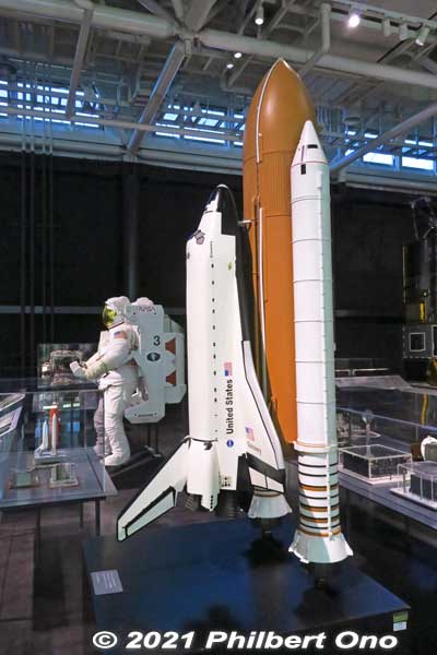 US Space Shuttle (1/25 scale model). スペースシャトル（1/25模型）
Keywords: gifu Kakamigahara Air Space Museum aviation rockets
