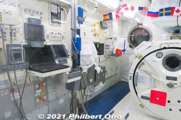 Inside Japan's Kibo module (replica) for International Space Station (ISS).
Keywords: gifu Kakamigahara Air Space Museum aviation
