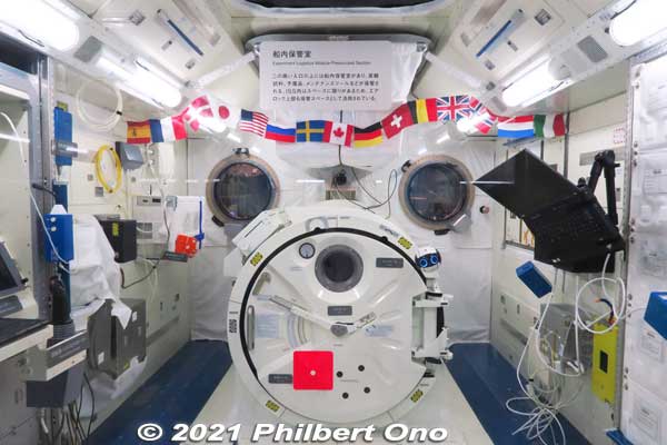 Inside Japan's Kibo module (replica) for International Space Station (ISS). The module is used to conduct various experiments in space.
Keywords: gifu Kakamigahara Air Space Museum aviation
