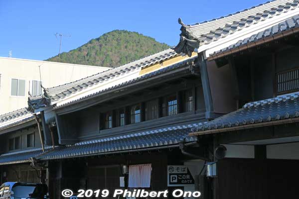 Mino basically developed as a merchant's town up to the late 19th century. Udatsu roof firewall in Mino, Gifu.
Keywords: gifu mino udatsu roof traditional townscape japanhouse